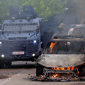 Serbų protestuotojų susirėmimai su Kosovo policija
