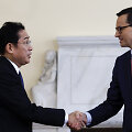Japonijos ministras pirmininkas Fumio Kishida ir Lenkijos premjeras Mateuszas Morawieckis