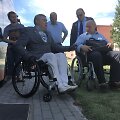 Asociacijos &bdquo;Savaranki&scaron;kas gyvenimas&ldquo; vadovas Ričardas Dubickas (sėdi kairėje) mokė Klaipėdos autobusų vairuotojus, kaip aptarnauti žmones su negalia.
