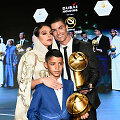Cristiano Ronaldo su mylimąja Georgina Rodriguez ir sūnumi Cristiano Jaunesniuoju.