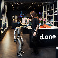 Mamos liko be žado: d.one salone jas pasitiko humanoidas robotas &ndash; reakcijos nustebino net organizatorius