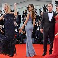 Venecijos kino festivalio svečiai: Renata Kuerten, Izabel Goulart ir Mattas Damonas su žmona Luciana Barroso