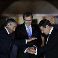 M.Akinci (kairėje), N.Anastasiades (de&scaron;inėje) ir JT pasiuntinys Espenas Barthas