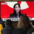 Kim Yo Jong televizijos ekrane /  / AP