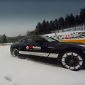 &bdquo;Nissan GTR&ldquo; ir snieglentininkas 