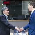 Graikijos finansų ministras Euklidas Cakalotas (kairėje) ir euro zonos finansų ministrų Eurogrupės vadovas Jeroenas Dijsselbloemas