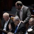 Izraelio ministras pirmininkas Benjaminas Netanyahu parlamento posėdžio metu