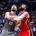 Domantas Sabonis prie&scaron; Joną Valančiūną