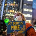 Solidarumo akcijos dalyvė Tokijuje: &bdquo;Mano kūnas priklauso man&ldquo;