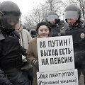 Rusijos policija sulaikė kelias de&scaron;imtis protestuotojų.