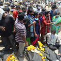 Indijoje žuvusiųjų kūnais ne&scaron;ini protestuotojai &scaron;turmavo gamyklą, kurioje nutekėjo dujos