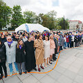 POLA &bdquo;Apsikabinimų banga&ldquo; Vilniaus Katedros aik&scaron;tėje