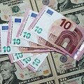 10 eurų ir 10 JAV dolerių banknotai