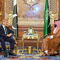 Shehbazas Sharifas, Mohammedas bin Salmanas / AFP
