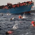 Gelbėjami migrantai i&scaron; Eritrėjos Viduržemio jūroje