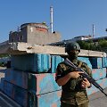 Rusijos kareivis prie Zaporižios atominės elektrinės / ALEXANDER ERMOCHENKO / REUTERS