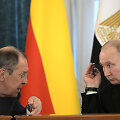 Rusijos užsienio reikalų ministras Sergejus Lavrovas ir Rusijos lyderis Vladimiras Putinas