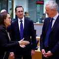 Lenkijos finansų ministrė Magdalena Rzeczkowska, Vengrijos finansų ministras Mihaly Varga ir Prancūzijos finansų ministras Bruno Lemaire'as Briuselyje 