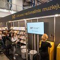 Lietuvos nacionalinio muziejaus stendas (5 salė, nr. 5.C02) Vilniaus knygų mugėje 