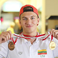 Į Vilnių grįžo pasaulio jaunimo plaukimo čempionas Andrius &Scaron;idlauskas