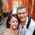 Anna su vyru Fushimi Inari &scaron;ventykloje, Japonijoje