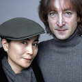 Johnas Lennonas ir Yoko Ono  1980-ųjų lapkričio 2-ąją.  Nuotrauka i&scaron; paskutinės  profesionalios Lennono fotosesijos