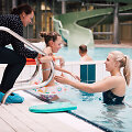 Rūta Meilutytė kviečia padėti vaik&scaron;čioti negalinčiai Vakarei