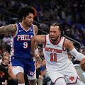 Jalenas Brunsonas (de&scaron;inėje) ir Kelly Oubre jaunesnysis (kairėje)
