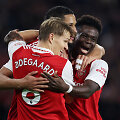 Martinas Odegaardas, Williamas Saliba ir Bukayo Saka 
