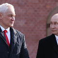 Rusijos prezidentas Vladimiras Putinas ir gynybos ministras Andrejus Belousovas