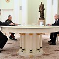 Rusijos lyderis Vladimiras Putinas, Kinijos gynybos ministras Li Shangfu ir Rusijos kolega Sergejus &Scaron;oigu