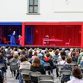 &bdquo;Tarnaitė ponia&ldquo; Valdovų rūmų kieme