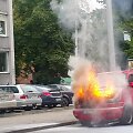 nufilmavo-kaip-praeiviai-megina-uzgesinti-kaune-deganti-automobili