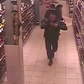 alytuje-nufilmuotas-be-skrupulu-pries-kamera-alkoholi-uz-atlapu-susikises-ir-kasose-uz-ji-nemokejes-vyras