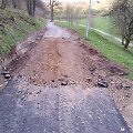 Tik ką nutiesti takeliai Gargžduose po kelių dienų buvo suskaldyti.