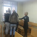 Kaltinamieji slėpė savo veidus.