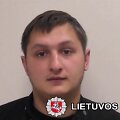 pareigunais-apsimete-jaunuoliai-grasino-ginklu-ir-ateme-telefona