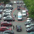 Automobilių stovėjimo aik&scaron;telėje užblokuotos transporto priemonės vairtuotojui ir keleiviams teko palaukti.