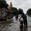 Liūtys paralyžiavo didžiausią Pakistano miestą Karačį