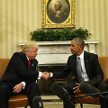Donaldas Trumpas ir Barackas Obama Baltuosiuose Rūmuose