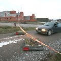 Privatininkas užtvėrė pravažiavimą betoninėmis gėlių klombomis