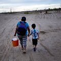 Peru pareigūnai per atliekamas operacijas naikina nelegalias aukso kasyklas