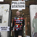 Britanijos rinkėjai pradėjo balsuoti istoriniame referendume dėl tolesnės &scaron;alies narystės Europos Sąjungoje
