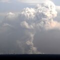 Didžiulis gaisras apėmė &scaron;audmenų sandėlį, esantį bazėje &scaron;alia Balaklijos miesto Charkovo srityje.
