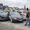 Panevėžyje susidūrus BMW ir &bdquo;Alfa Romeo&ldquo; automobiliams, į ligoninę i&scaron;vežtos trys mažametės