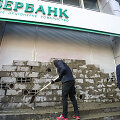 Kijeve simboli&scaron;kai užmūrytas Rusijos &bdquo;Sberbank&ldquo; pastatas, bankomatai apipurk&scaron;ti montavimo putomis