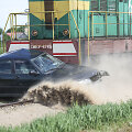 Lokomotyvas nudaužė pervažoje sustojusį automobilį