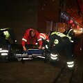 Medikai su policijos pagalba gabena gatvės miegalius į ligoninę
