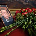 Gėlės Andrejaus Karlovo atminimui Rusijos užsienio reikalų ministerijoje 