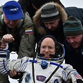Beveik metus kosmose praleidę TKS nariai sėkmingai grįžo į Žemę